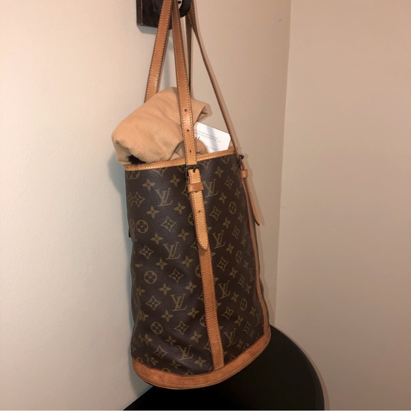 Louis Vuitton Monogram Vintage Authentic Bucket Bag;Date Code(AR0052) - Picture 4 of 17